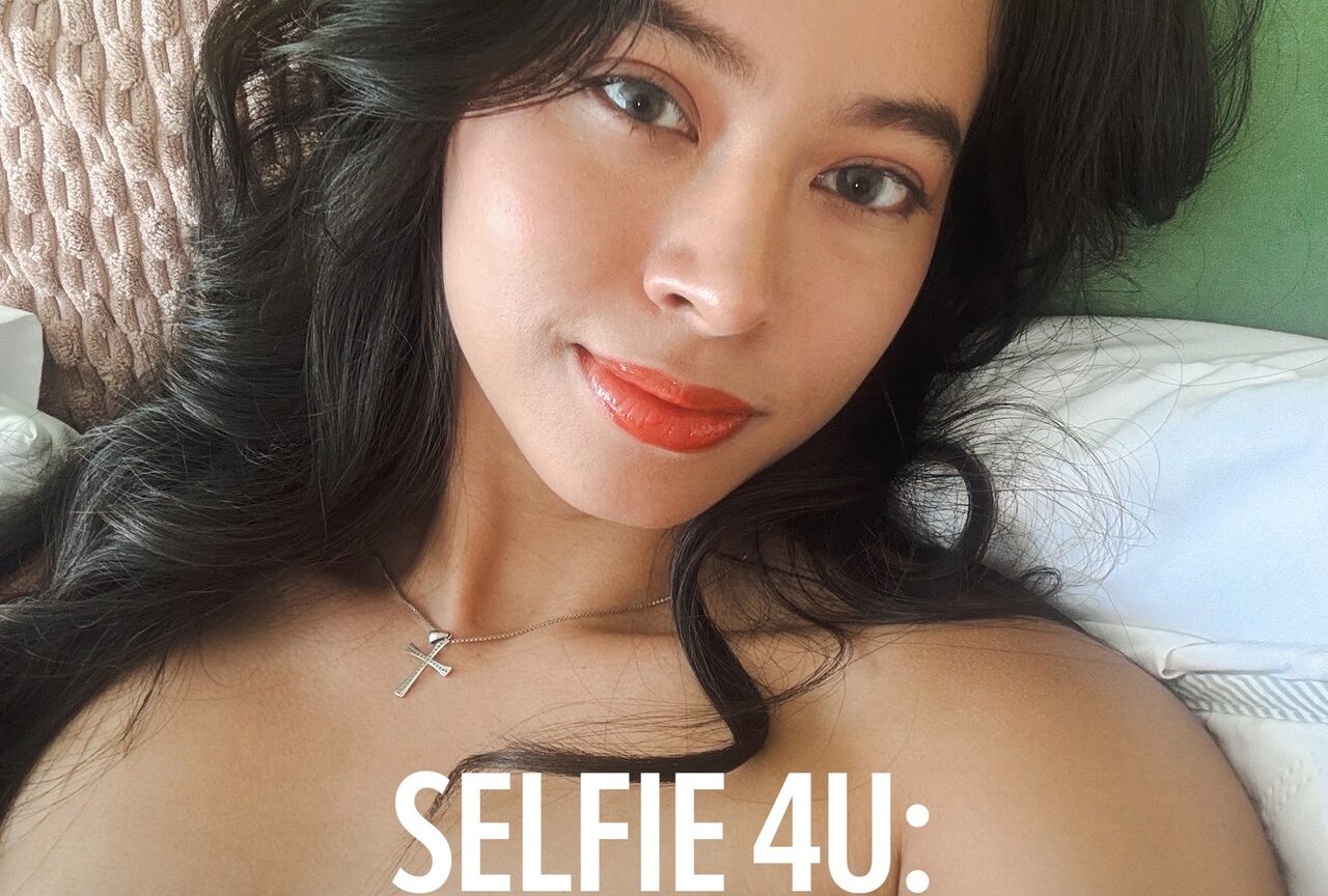 Leyla Grey Selfie 4U: Erotic Greeting